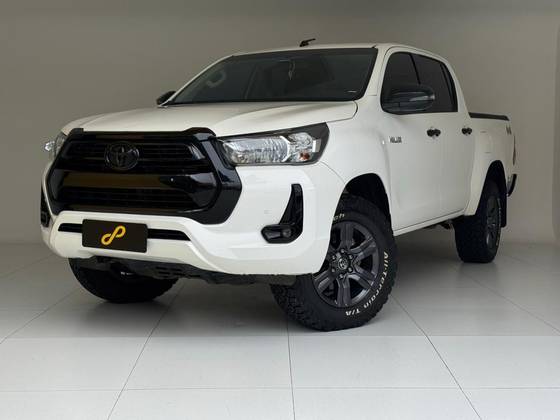 TOYOTA HILUX 2.8 D-4D TURBO DIESEL CD SR 4X4 AUTOMÁTICO